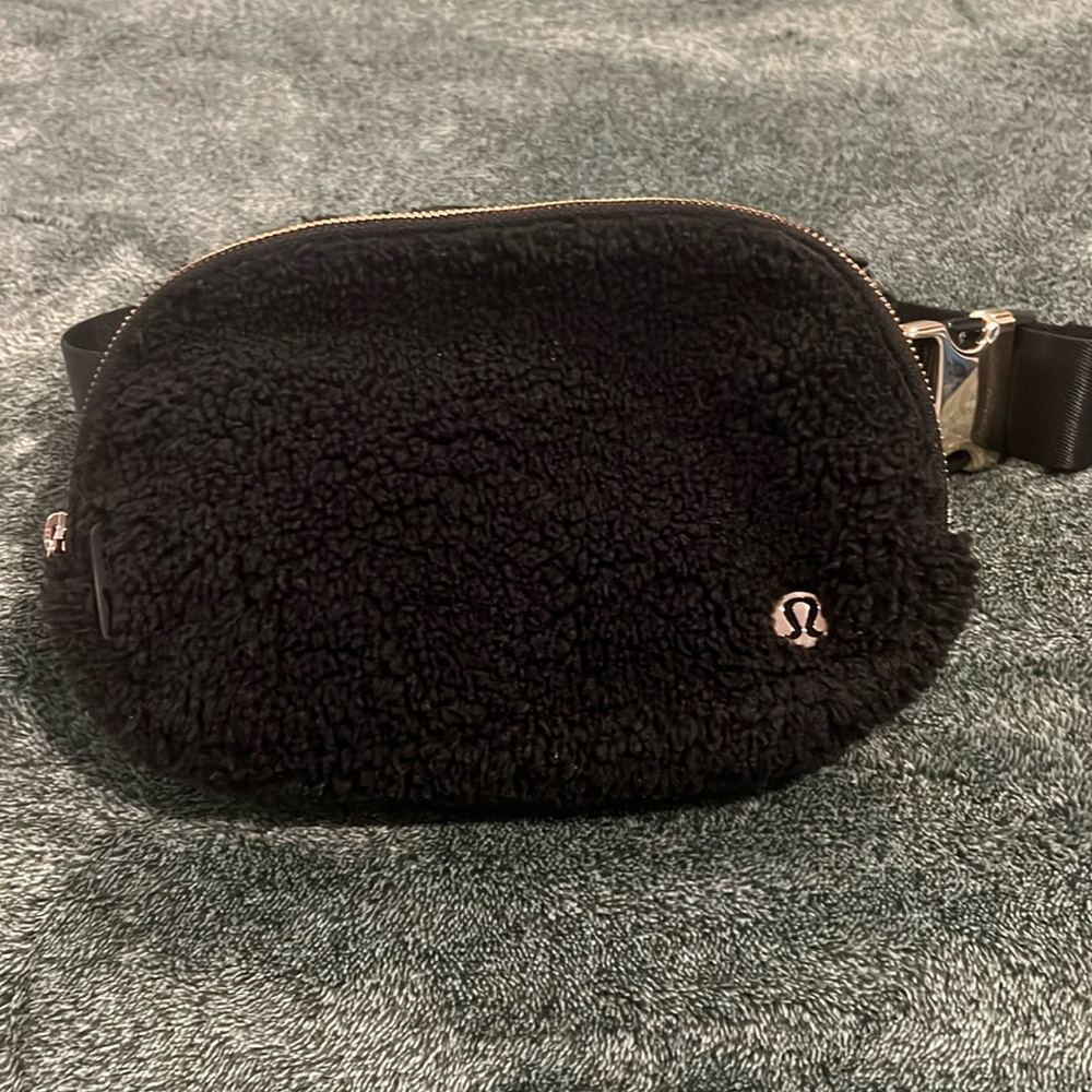 Lululemon Fleece Everywhere Belt Bag 1L